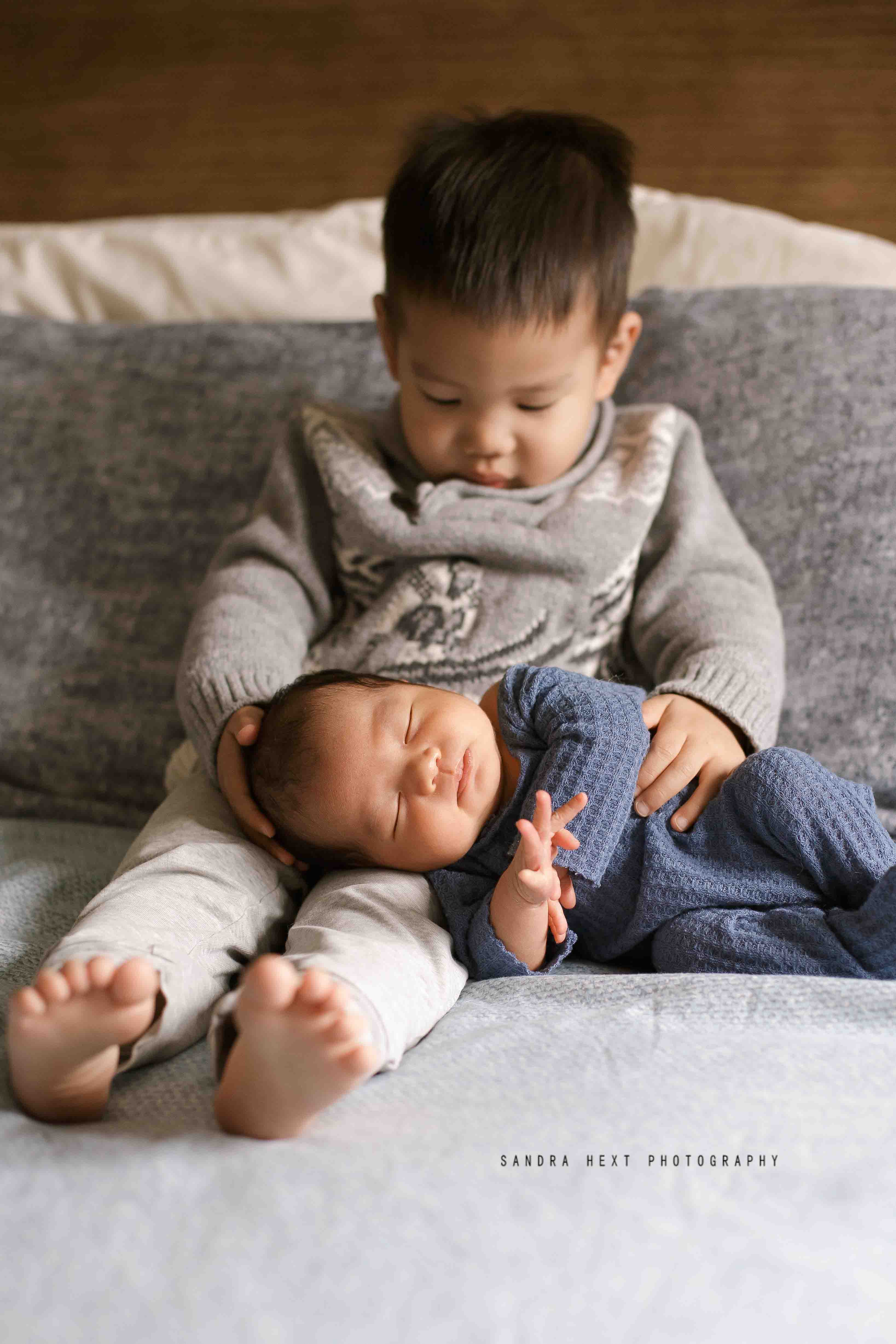 Newborn photography studio Hamilton Studio newborn session Burlington At-home newborn photography Hamilton Lifestyle newborn session Ontario