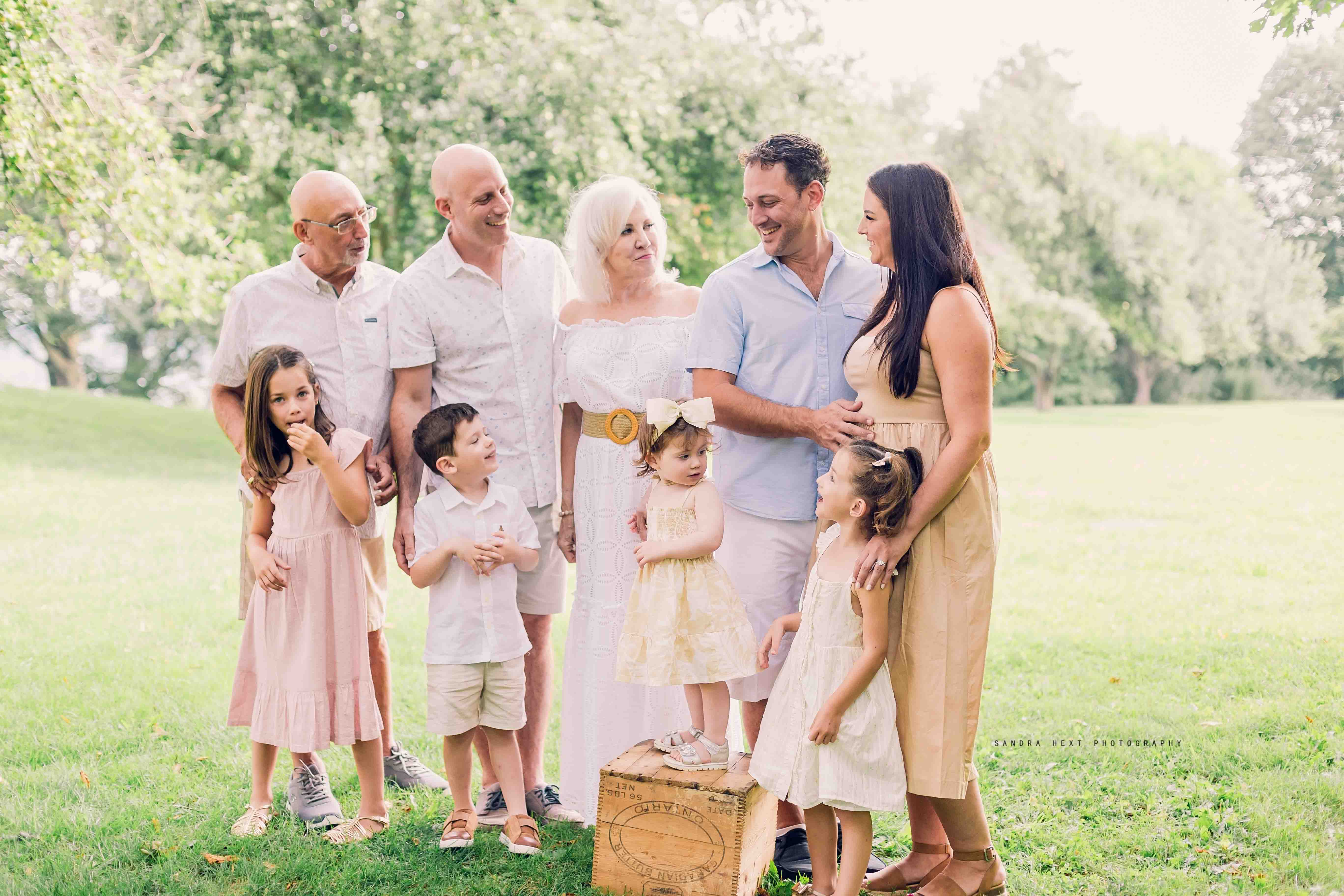 Sandra Hext Photography - Extended Family Session at Dundurn Castle