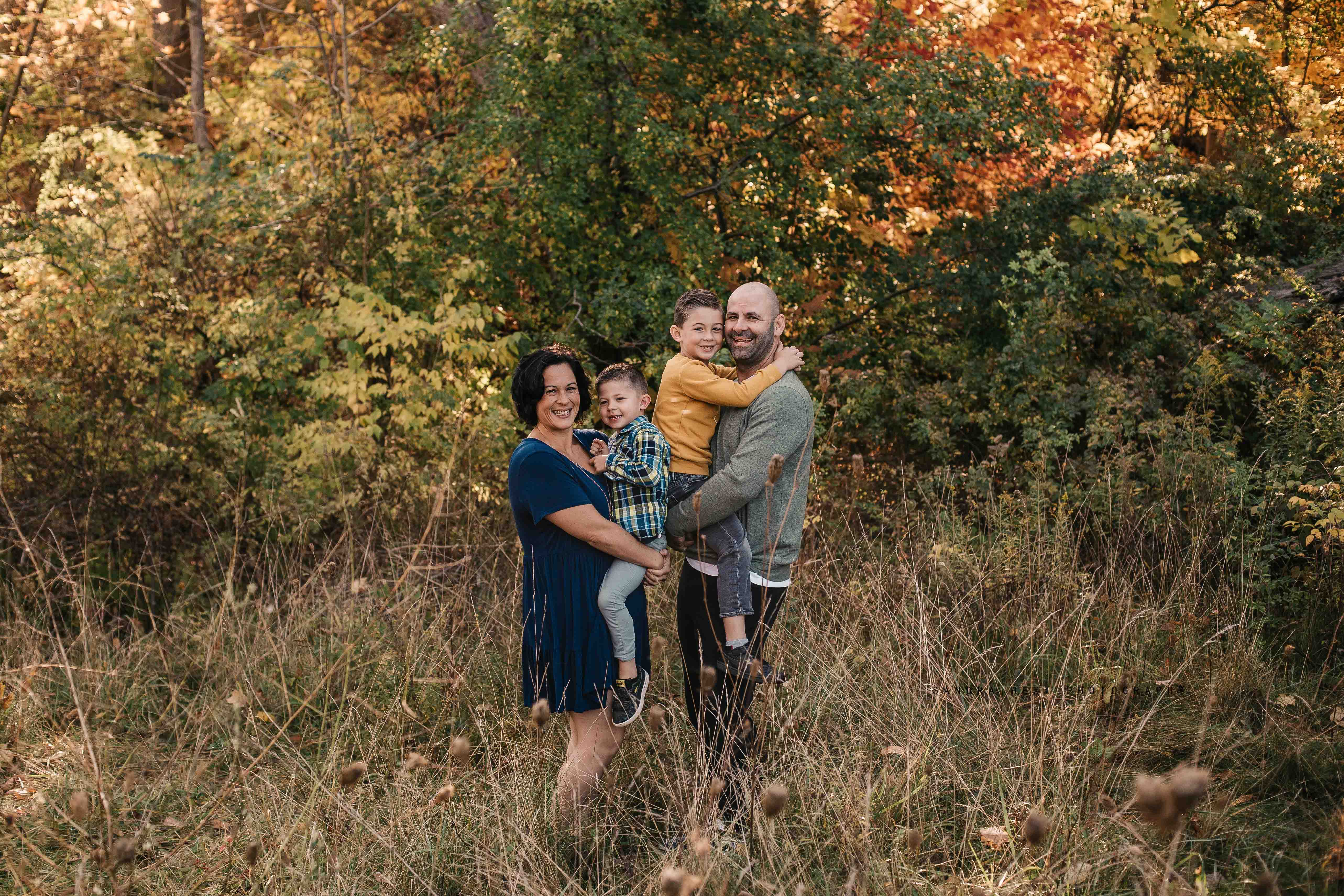 Outdoor Family Photo Session at Princess Point in Hamilton, Ontario  Join Sandra Hext, a talented newborn and family photographer, for a beautiful outdoor family photo session at Princess Point in Hamilton, Ontario. This stunning location provides the perfect natural backdrop for capturing heartfelt moments with your loved ones. Sandra’s expertise in creating relaxed and authentic family portraits ensures a memorable experience and timeless images you’ll cherish forever.