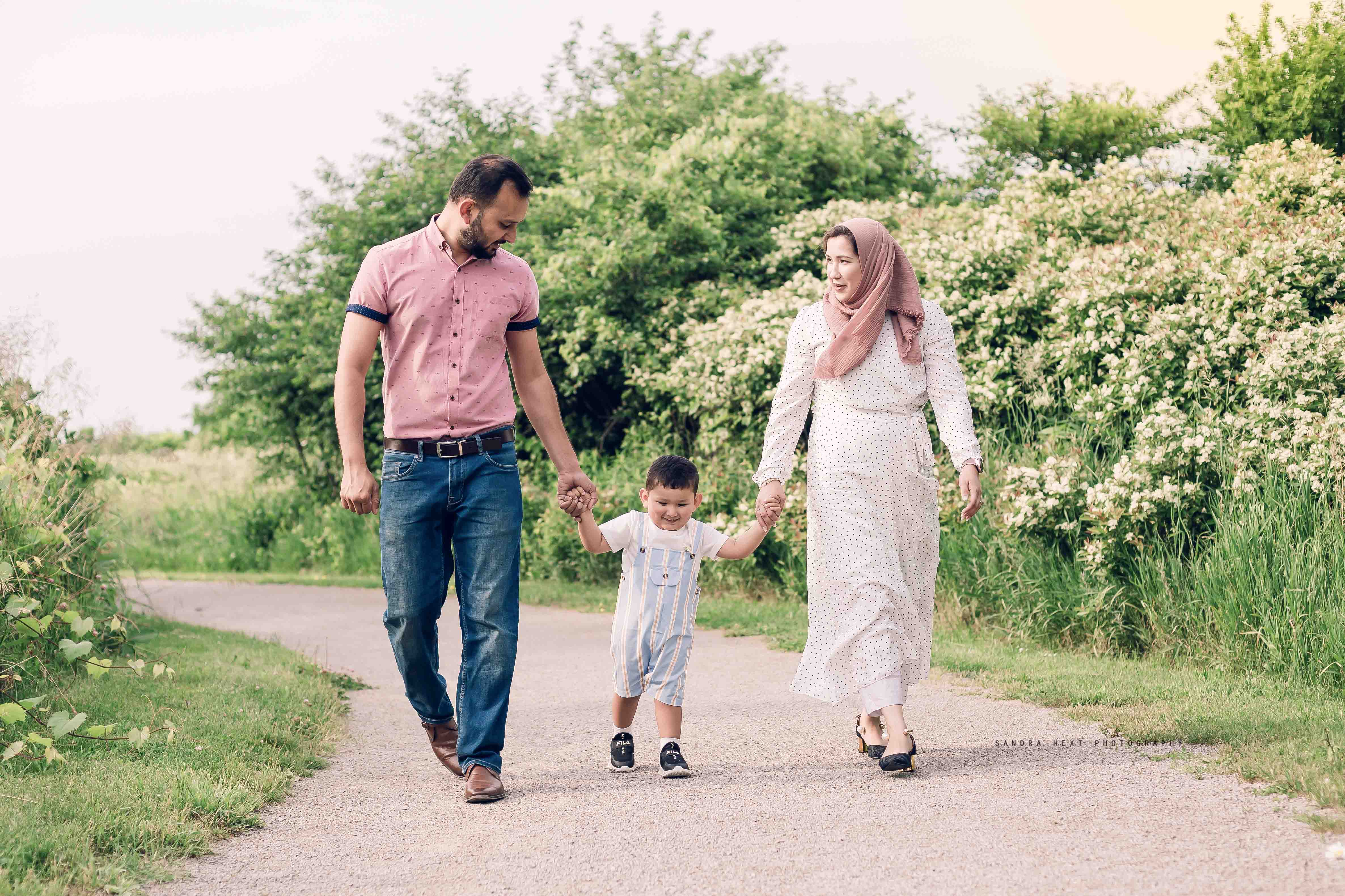 Family  photo session at  Family Session at Eramosa Karst Conservation Area